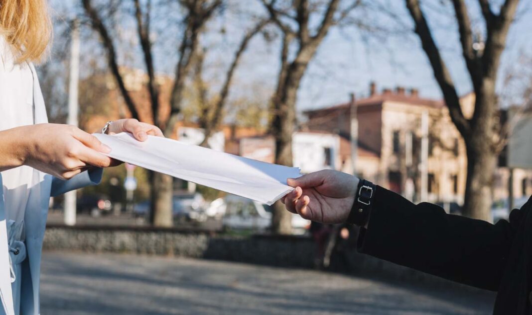 Así se hace una veeduría ciudadana sin ser experto: paso a paso para vigilar la contratación, la salud, la educación y más