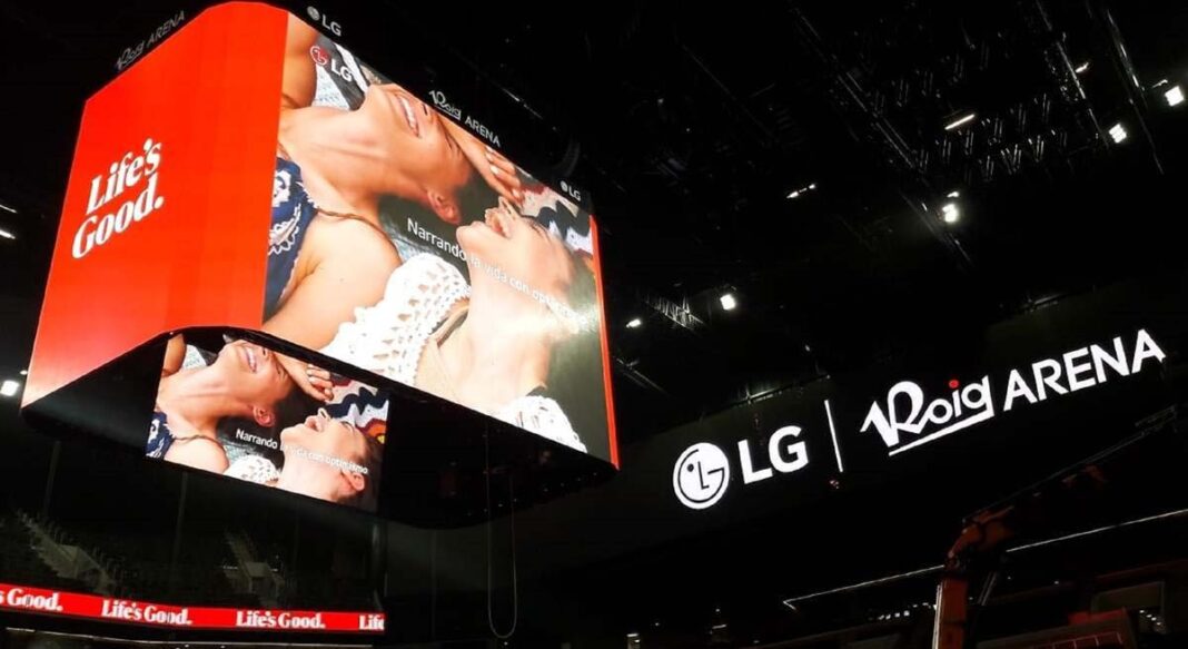 El Roig Arena de Valencia inaugura su infraestructura digital con más de 1.700 m² de pantallas LED, un modelo que inspira escenarios en Colombia