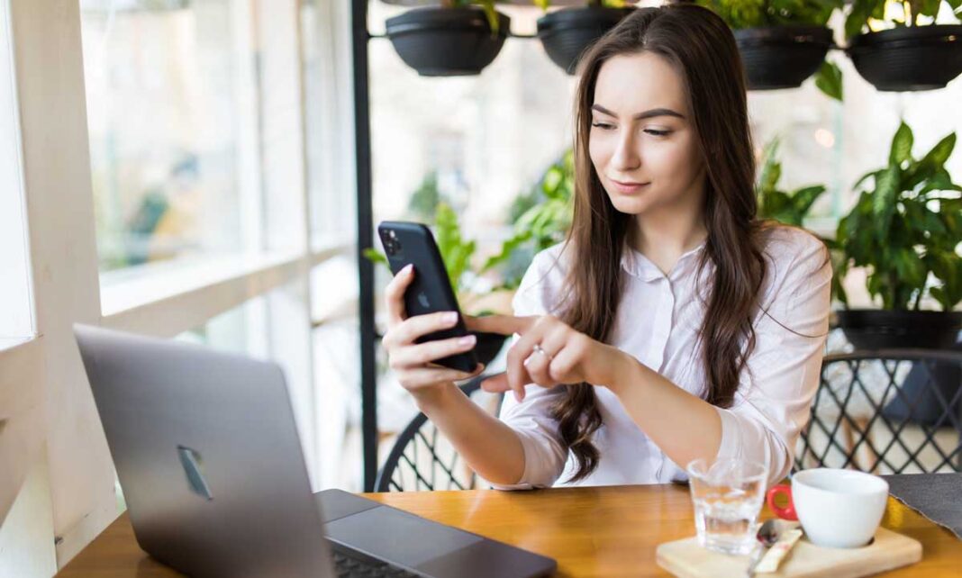 Black Friday y Cyberlunes 2025: el 77% de los colombianos prefiere reseñas de personas comunes