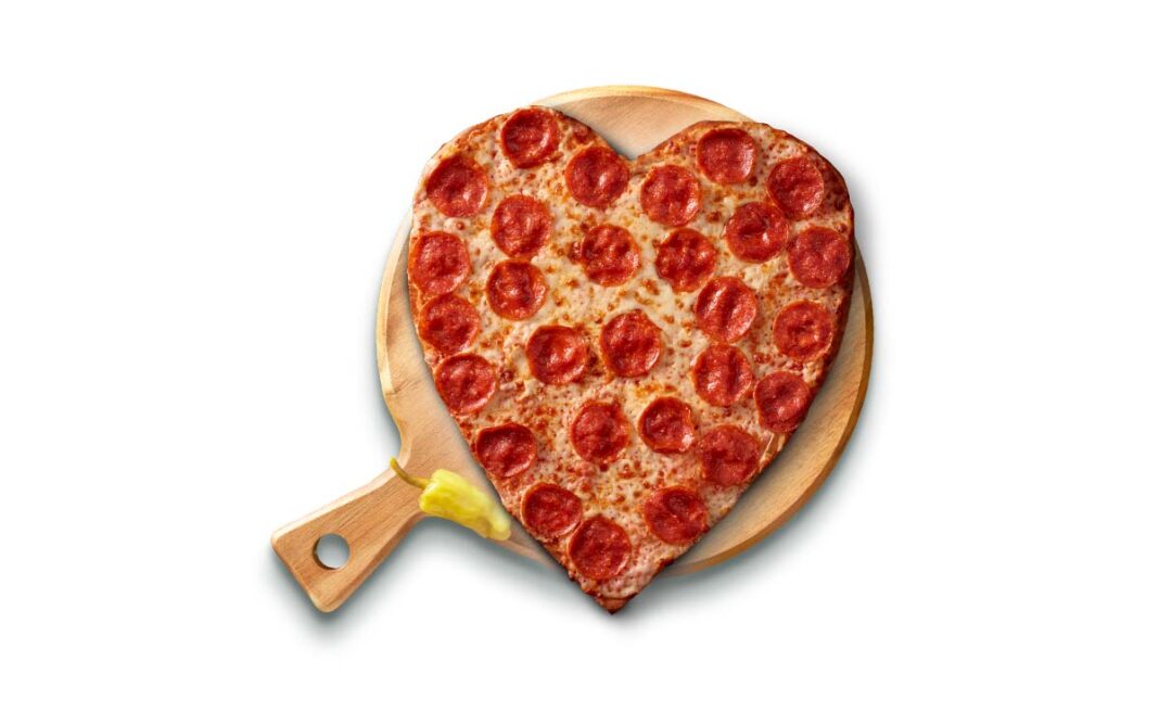 Papa Johns celebra el mes de la Pizza y la temporada de San Valentín con una pizza en forma de corazón