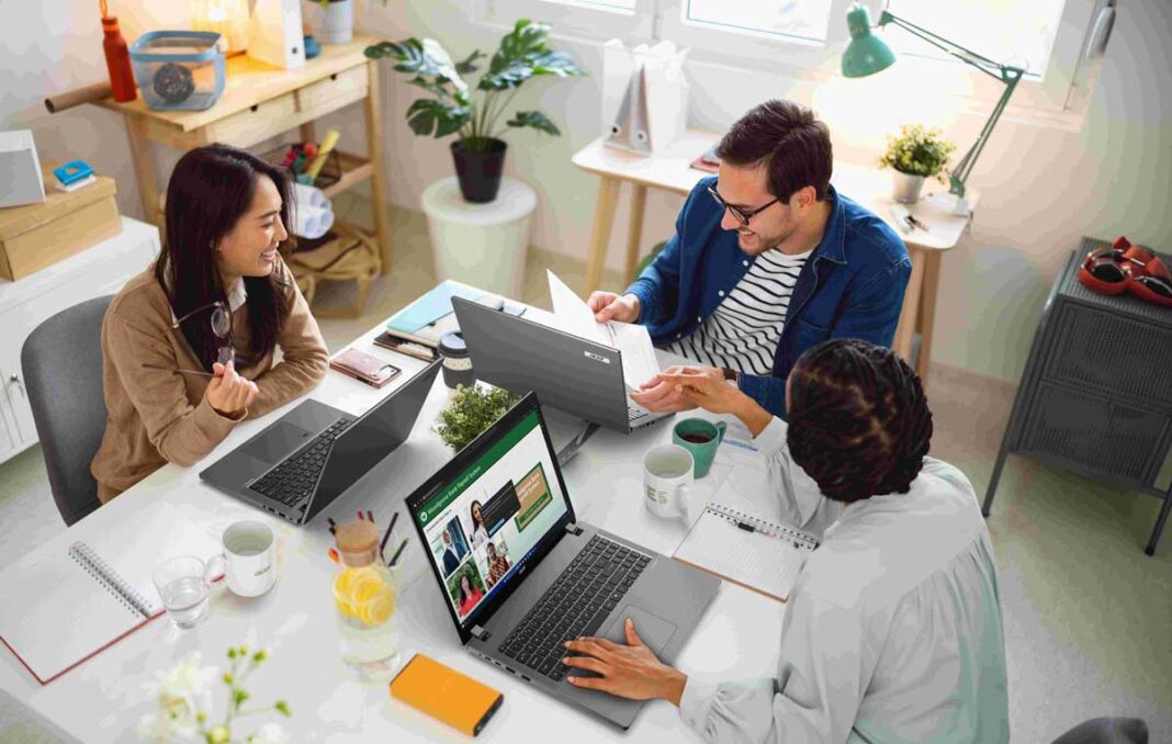 Cómo evolucionan las laptops corporativas para responder al trabajo híbrido y la gestión inteligente de TI
