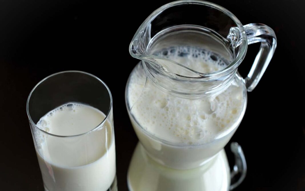 Servir leche sin regarla: el pequeño problema cotidiano que inspiró un nuevo diseño de caja