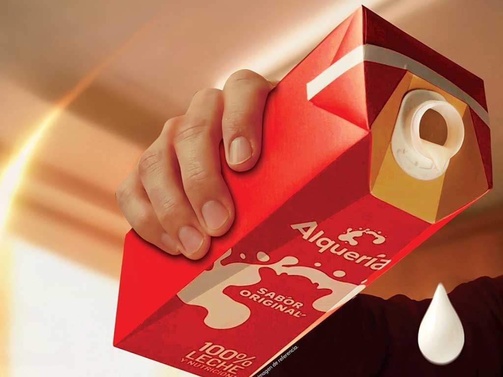 Alquería rediseña su envase para eliminar los regueros y el desperdicio de leche en el hogar