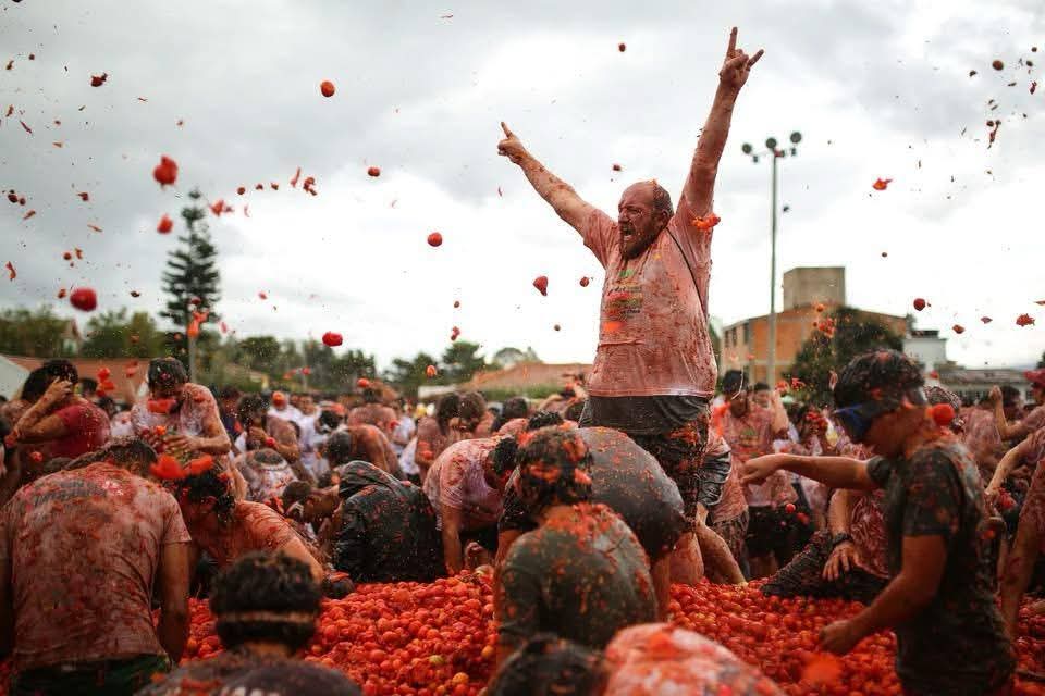 La Gran Tomatina Colombiana convierte a Sutamarchán en el estadio rojo de la fiesta mundial