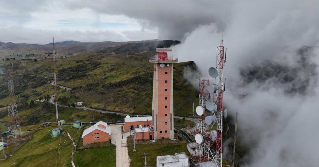 Gobierno Nacional pone en operación moderno radar en Santander para fortalecer la seguridad aérea en la región
