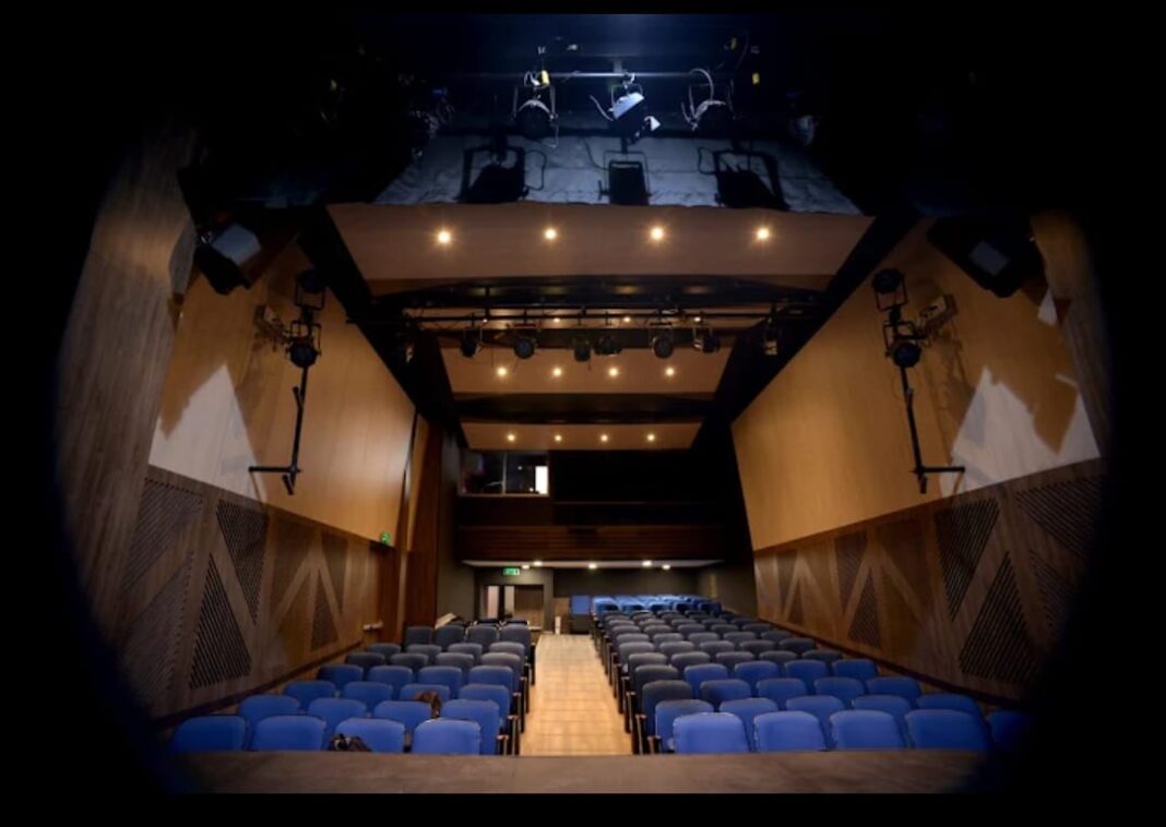 ILIÓN La memoria no se rinde: una conmovedora obra teatral revive la voz de quienes la guerra quiso silenciar