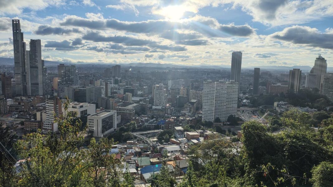 Bogotá para contar la ciudad que se descubre con los cinco sentidos