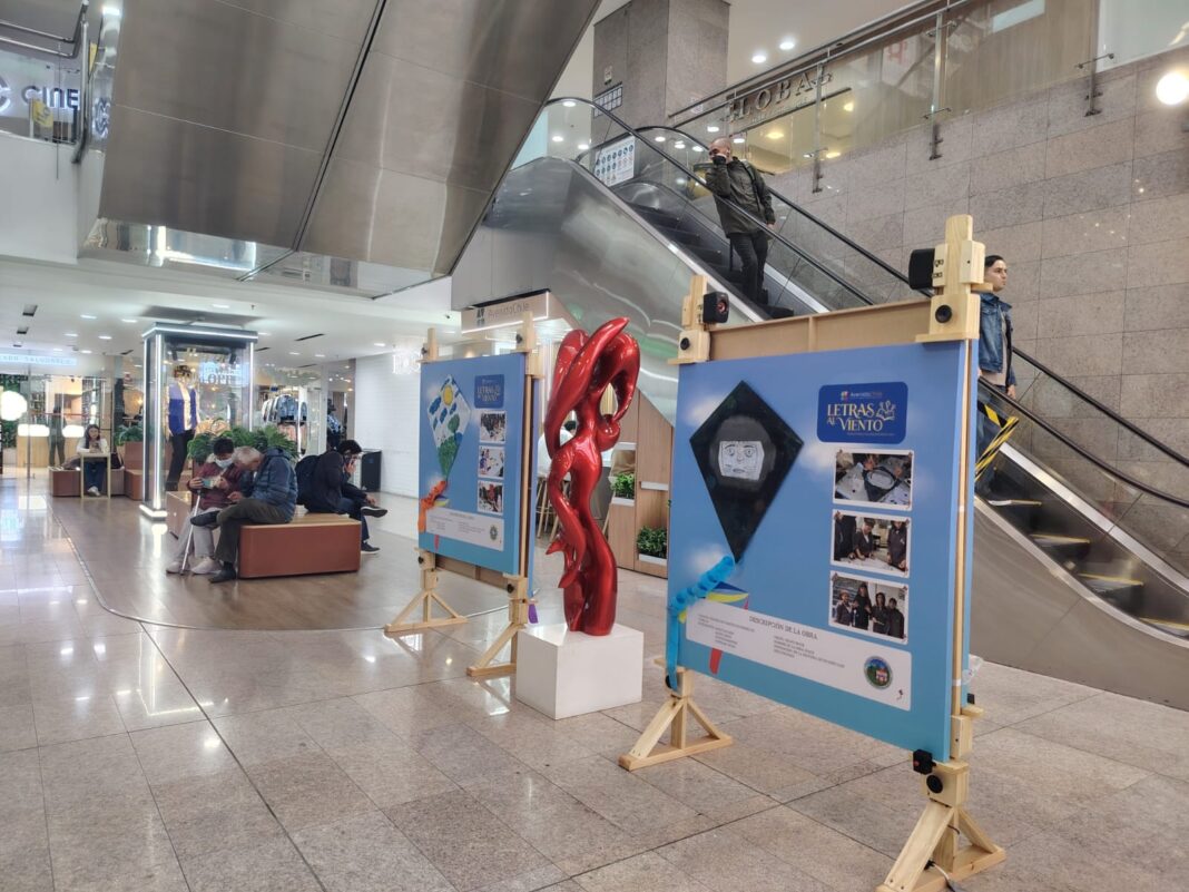 Exposición letras al viento eleva historias